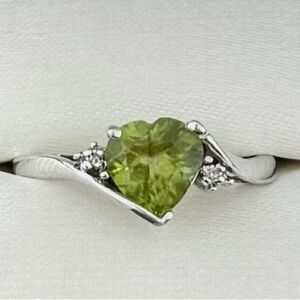 Solid 10K White Gold Heart Cut Peridot & Natural Diamond Ring - Size 6.5